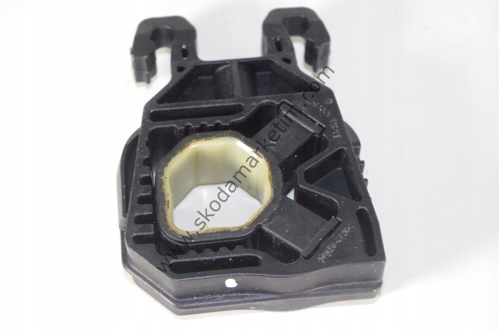 RADYATÖR ÜST TAKOZ SKODA VOLKSWAGEN--5Q0121367