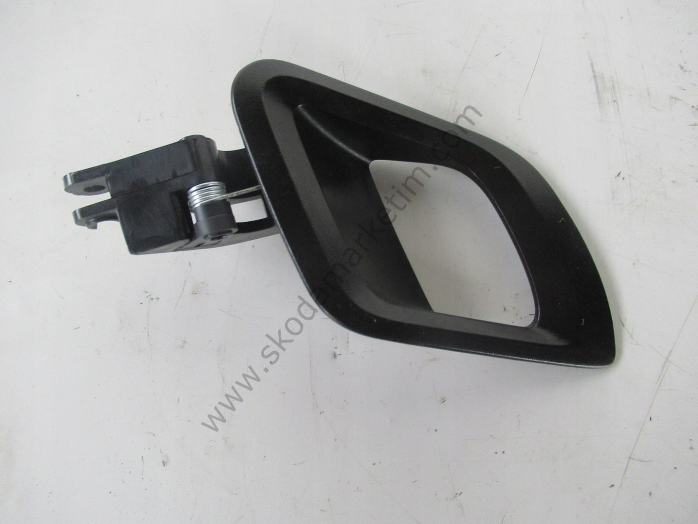 KAPI İÇ AÇMA KOLU ÖN SAĞ SİYAH -FABİA- ROOMSTER-2008-2015-MODEL-5J0837226B