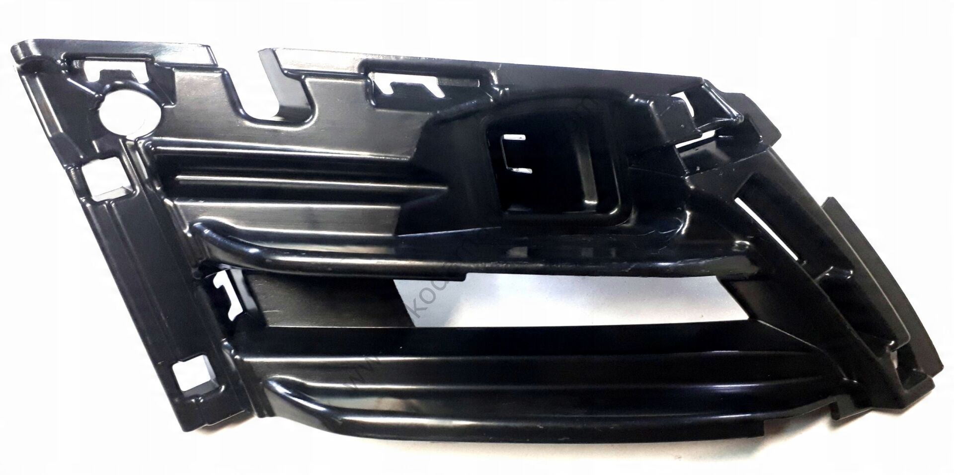 Ön Panjur Alt Braketi Sol Octavia 12>21 | 5E0807723A — Skoda