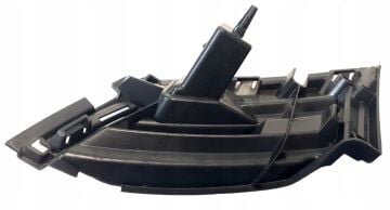 Ön Panjur Alt Braketi Sol Octavia 12>21 | 5E0807723A — Skoda