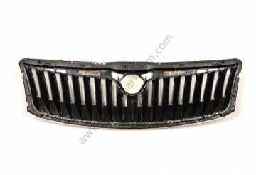 Ön Panjur Orta Çerçeveli Krom Octavia 04>08 | 1Z0853668B41 — Skoda